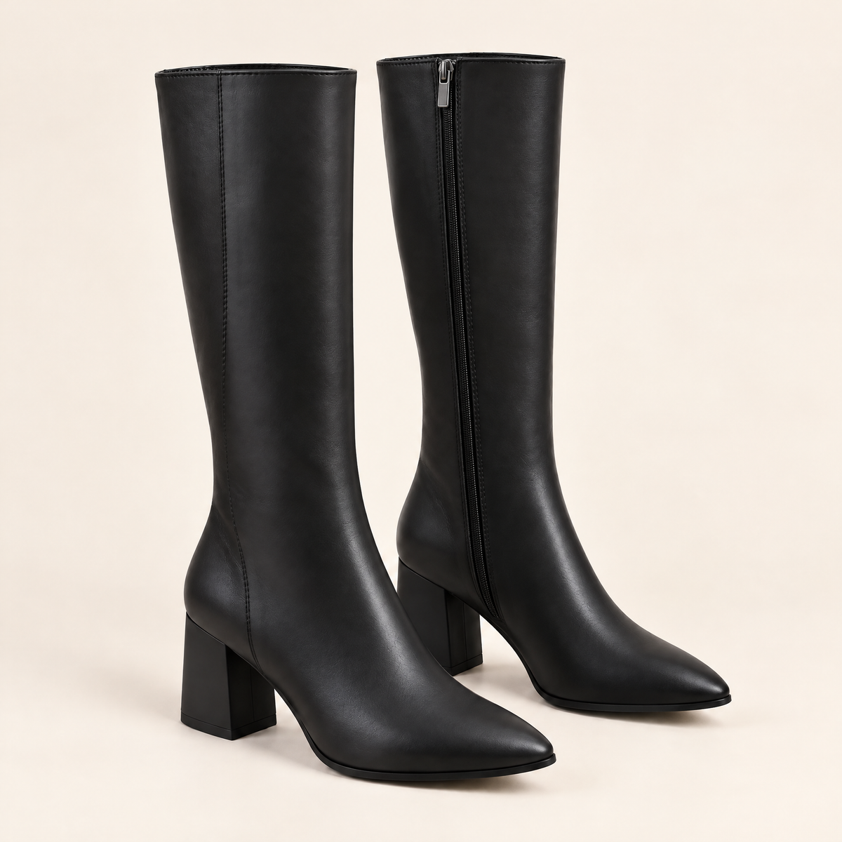 Noir — 01 — Noir — Paire carrée sur fond écru