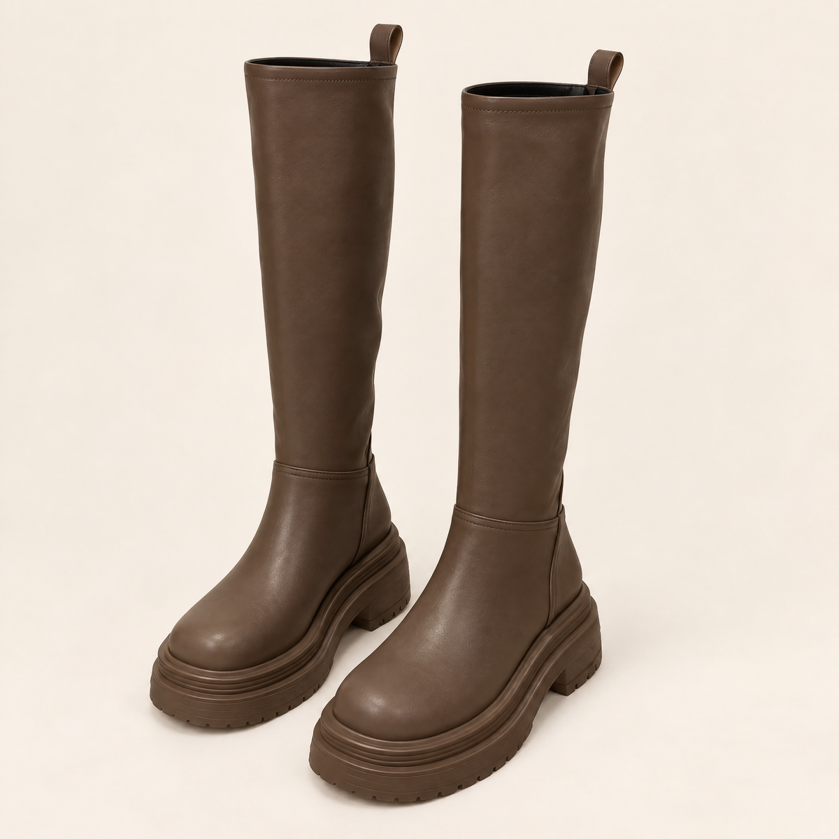 Marron Chocolat — 01 — Paire carrée sur fond écru