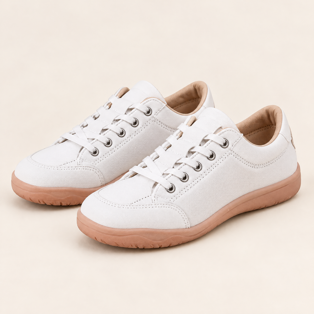Blanc — Blanc 01 — Paire trois-quarts carrée sur fond écru