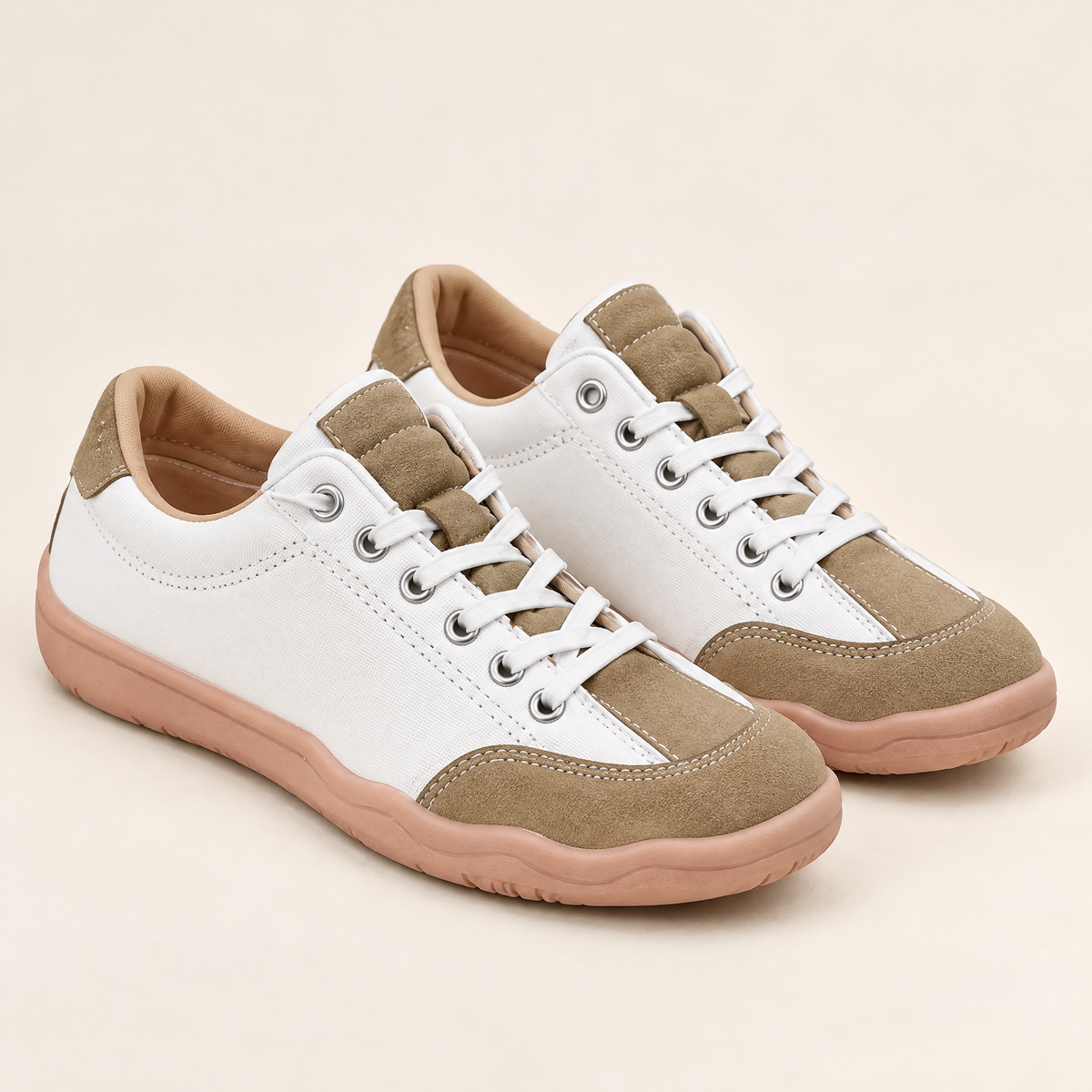 Kaki — Kaki 01 — Paire trois-quarts carrée sur fond écru