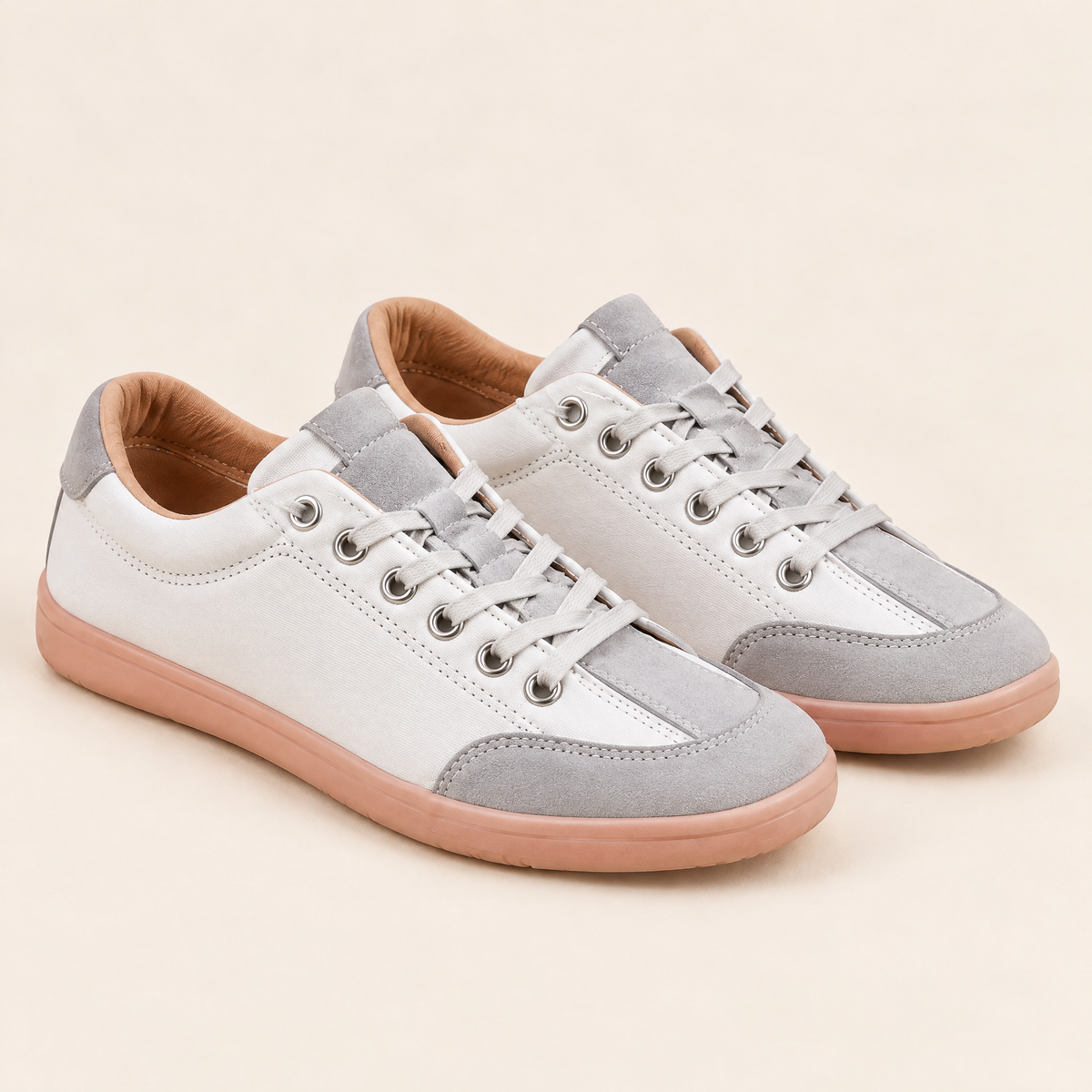 Gris — Gris 01 — Paire trois-quarts carrée sur fond écru
