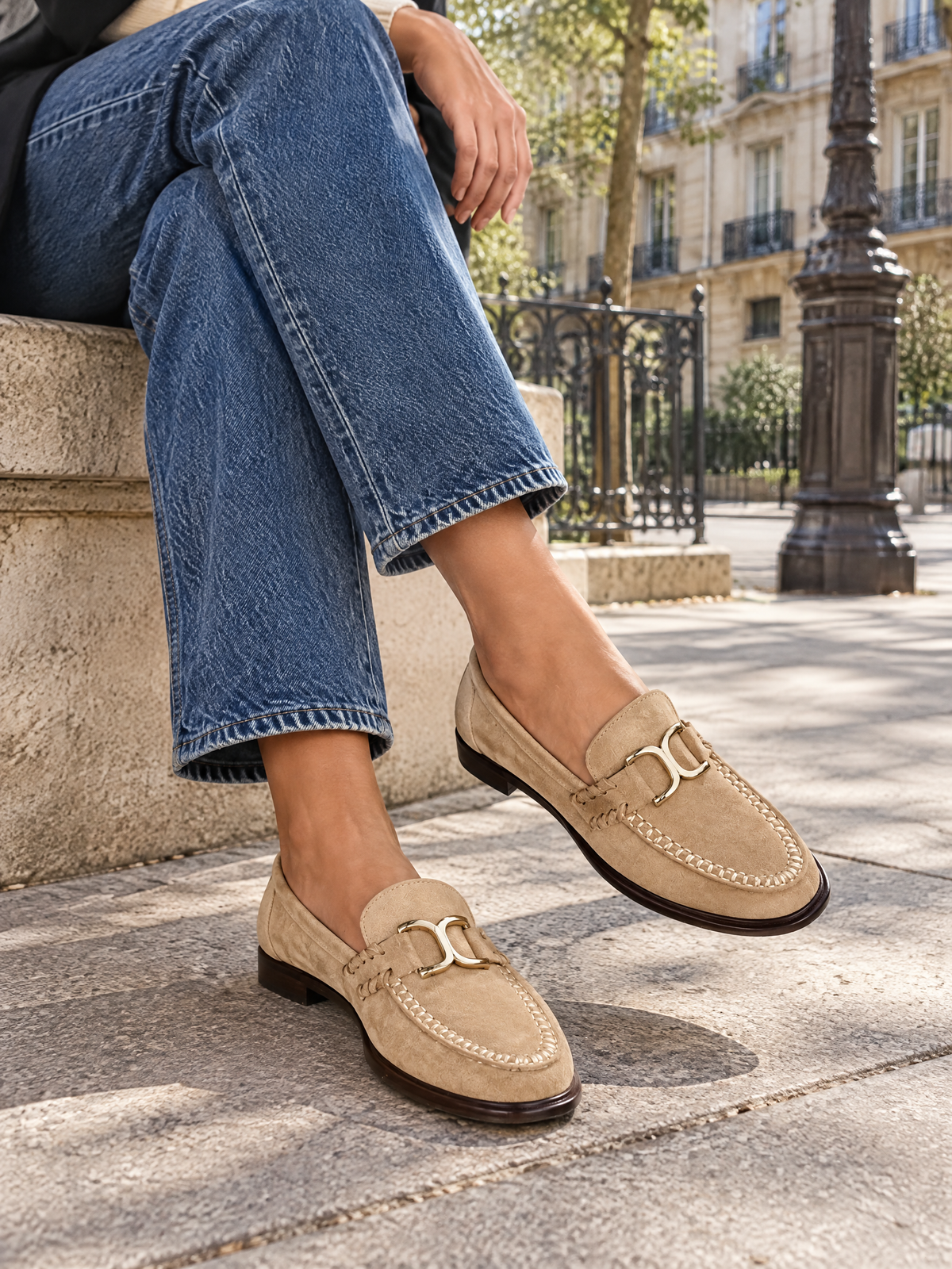 Beige taupe — 04 — Beige taupe — porté assis à Paris