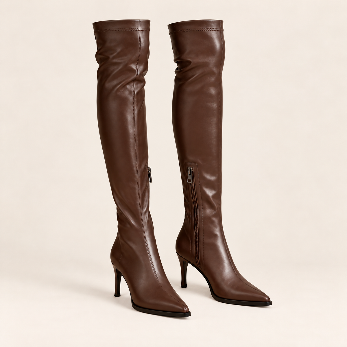 Marron — 01 — Paire carrée sur fond écru