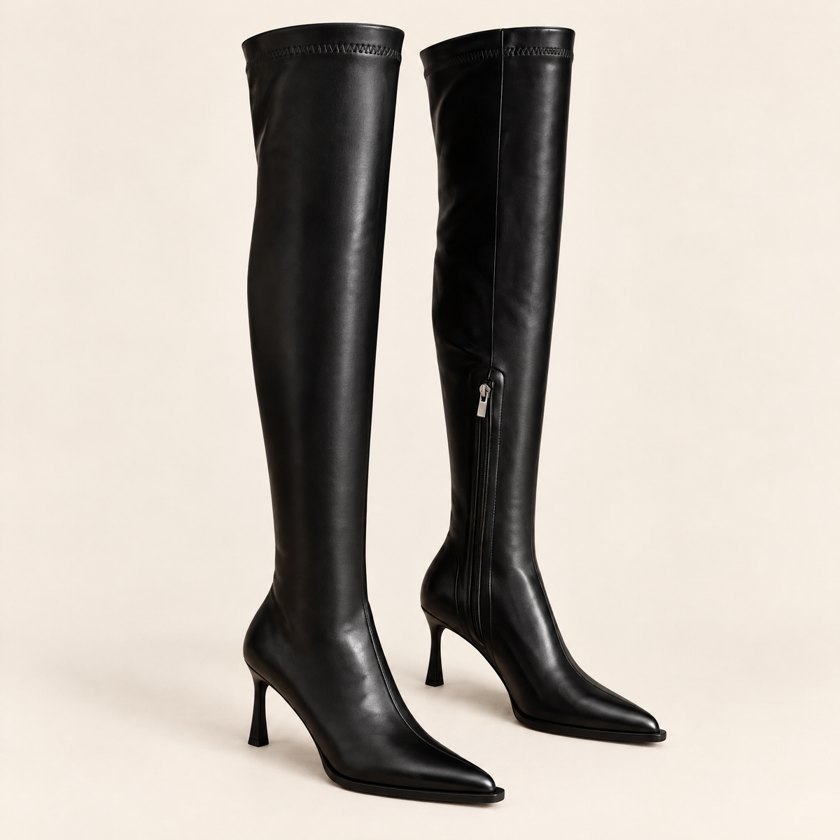 Noir — 01 — Paire carrée sur fond écru