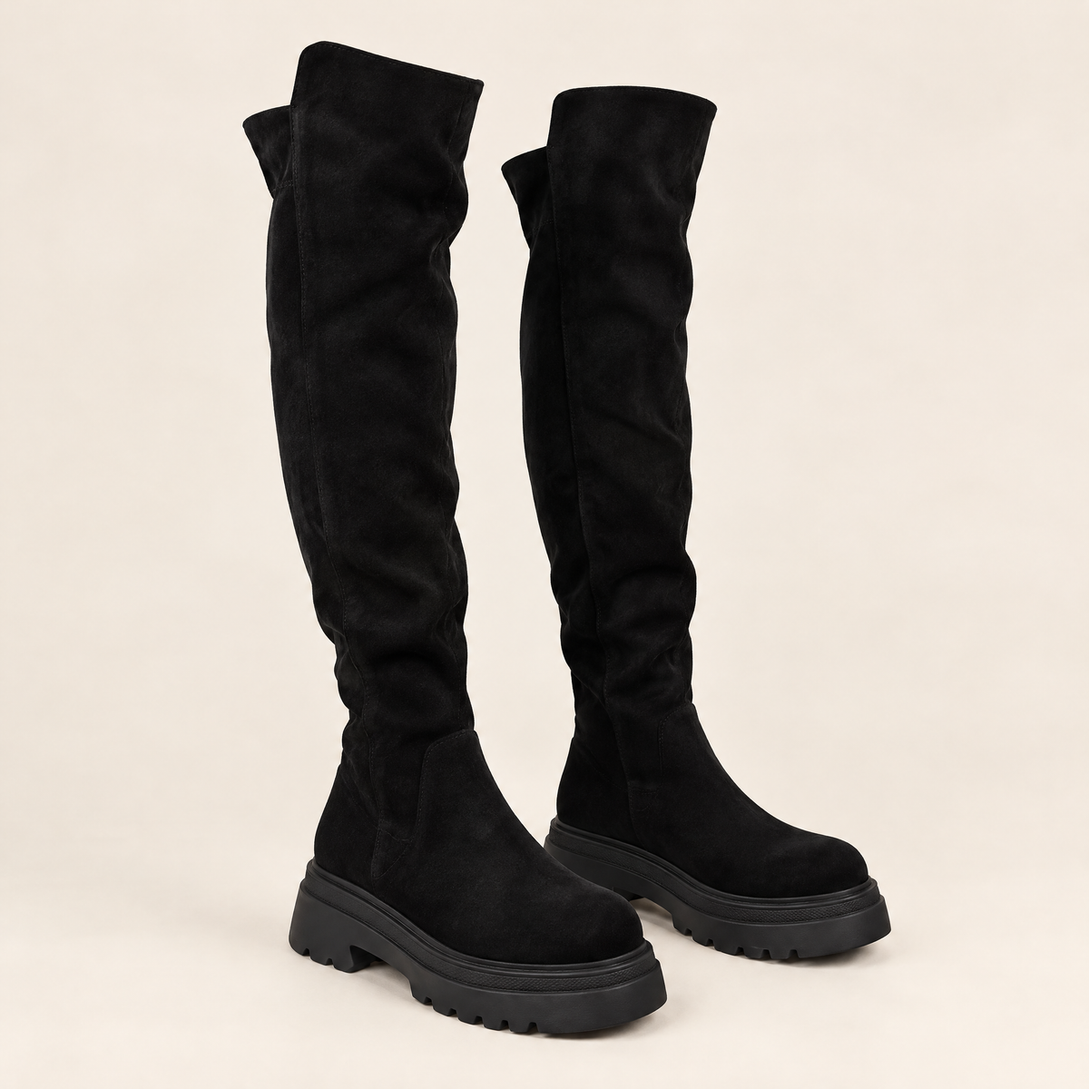 Noir — 01 — Noir — Paire carrée sur fond écru