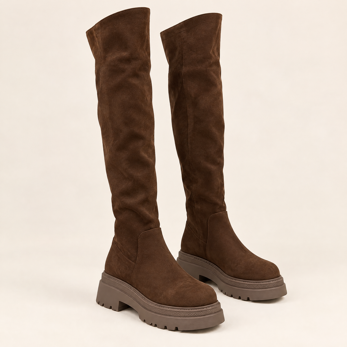 Chocolat — 01 — Chocolat — Paire carrée sur fond écru