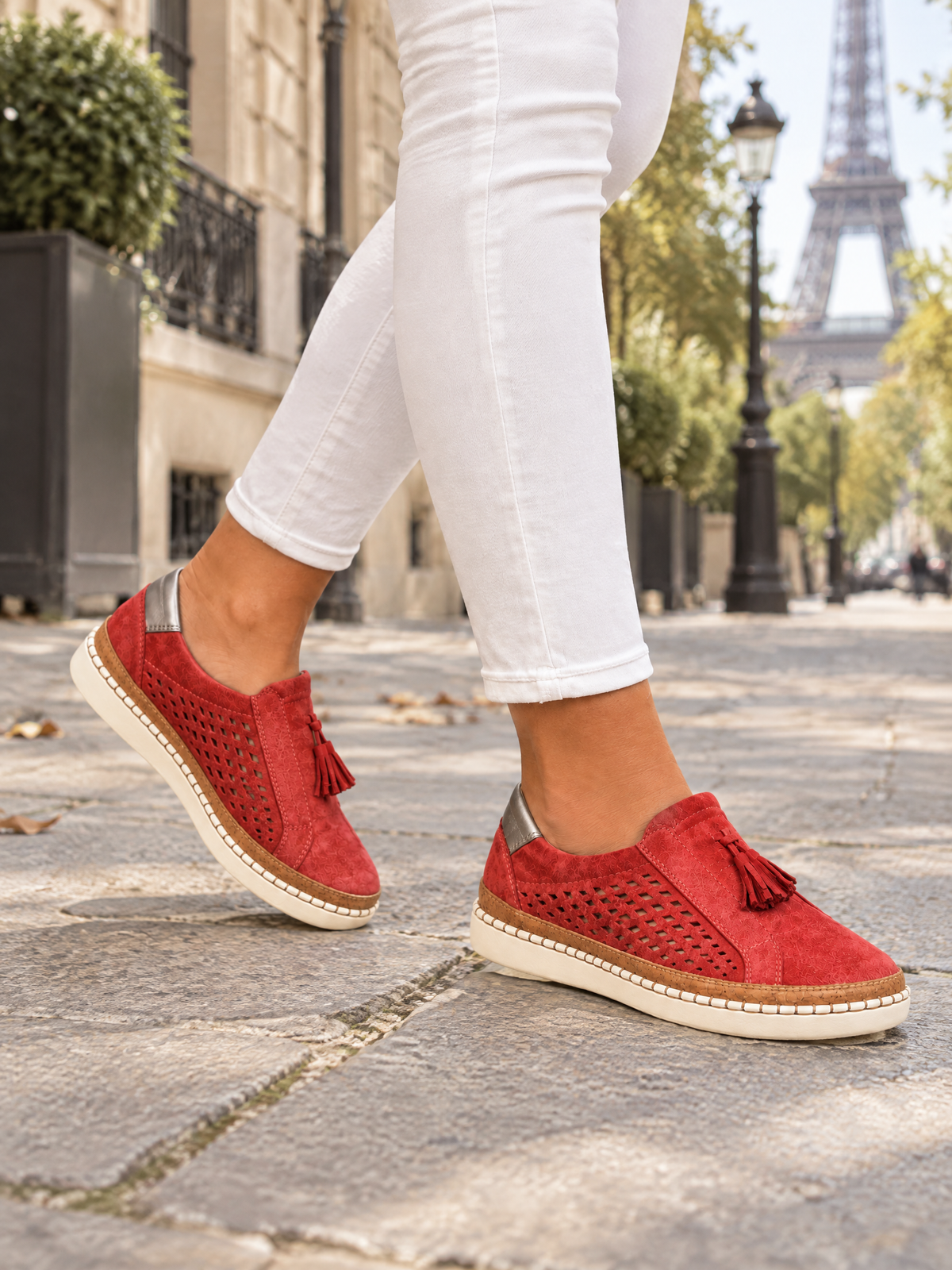 Rouge cerise — 09 — Allure en marche à Paris