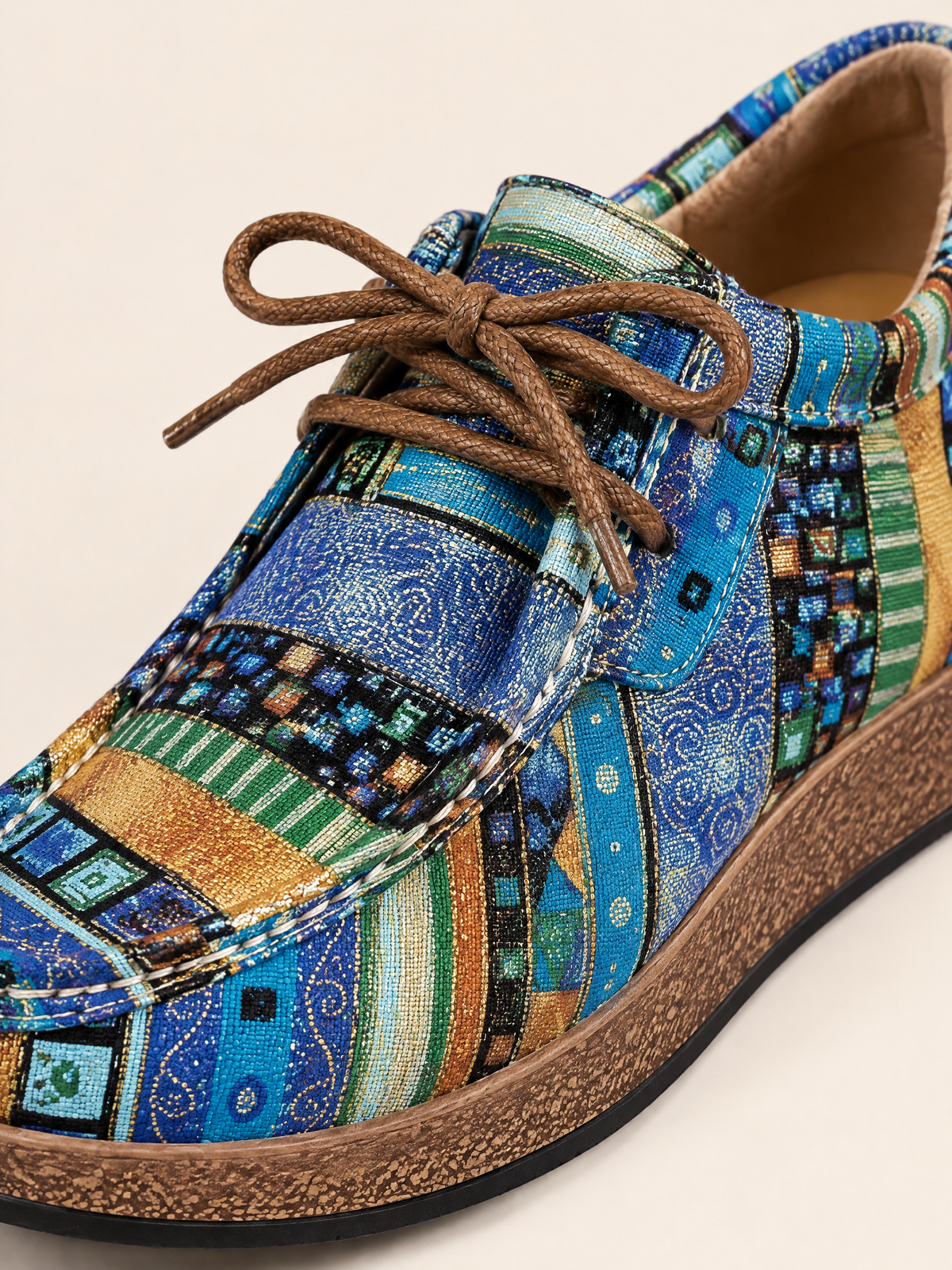 Bleu Patchwork — 07 — Détail laçage et languette