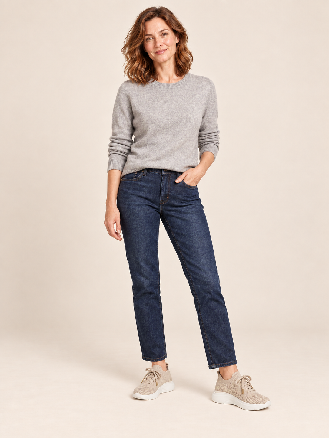 Perrine — Beige — silhouette portée debout en studio