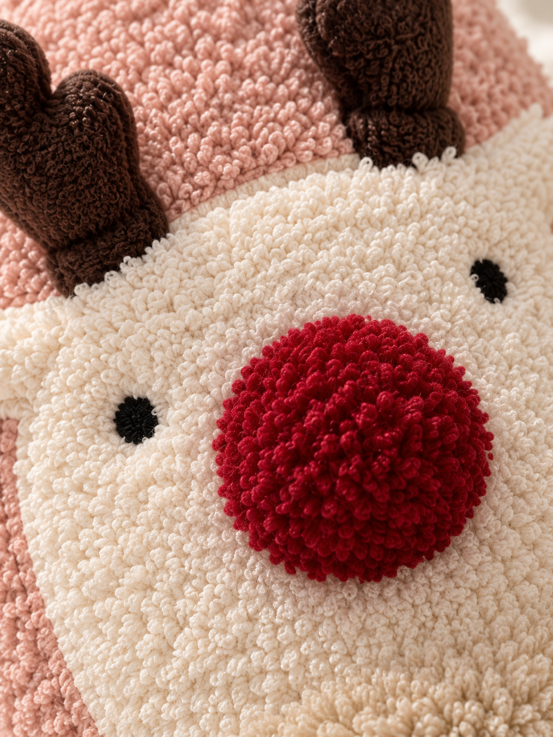 Noëlle — Ultra-warm and cozy plush reindeer-pattern slippers