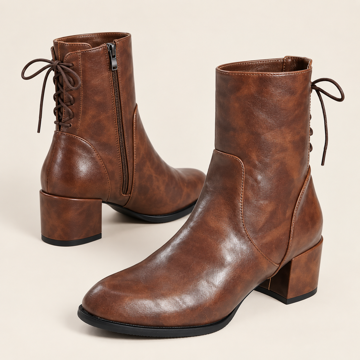 Salomé — Marron — Bottines en cuir à laçage arrière, paire sur fond écru