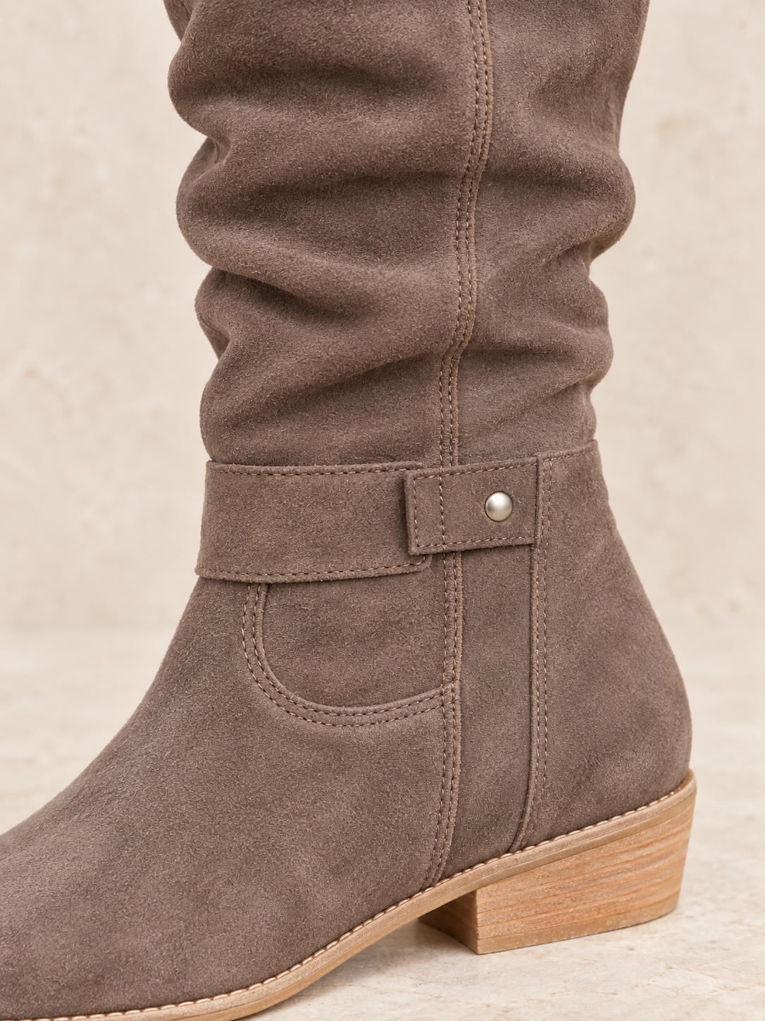 Bottes en suède à tige plissée — Émilie