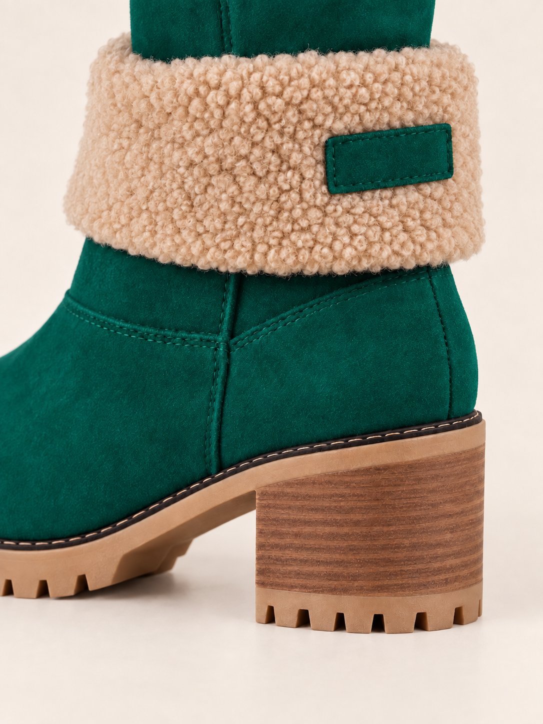 Stivaletti in finta pelle scamosciata con risvolto in sherpa — Florine